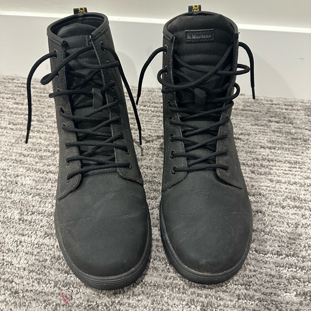 Dr. Martens Black Combat Boots Sleek Design